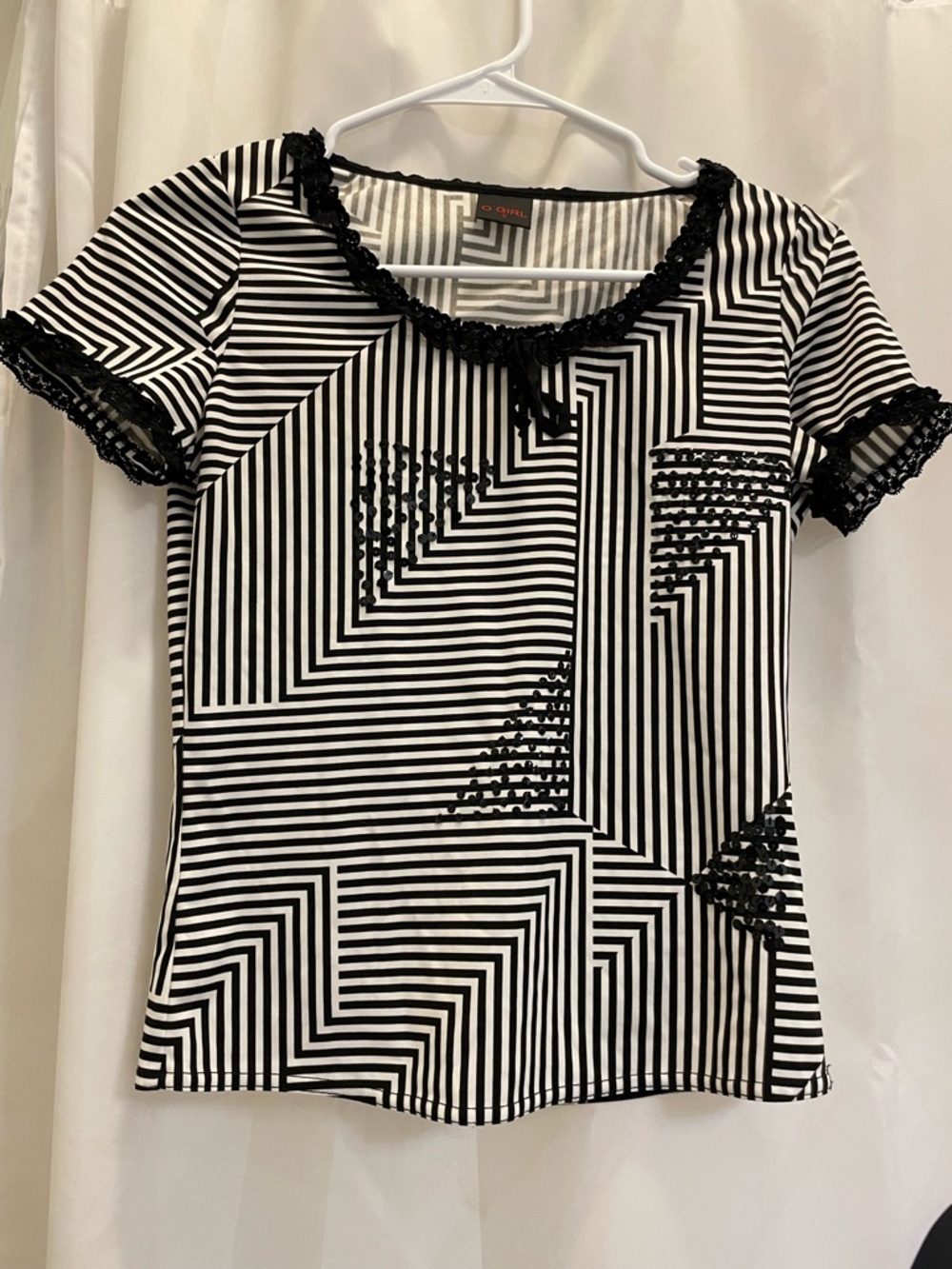 Black & White Geometric Short Sleeve Top